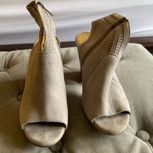 Light grey Diba Iris suede bootie
